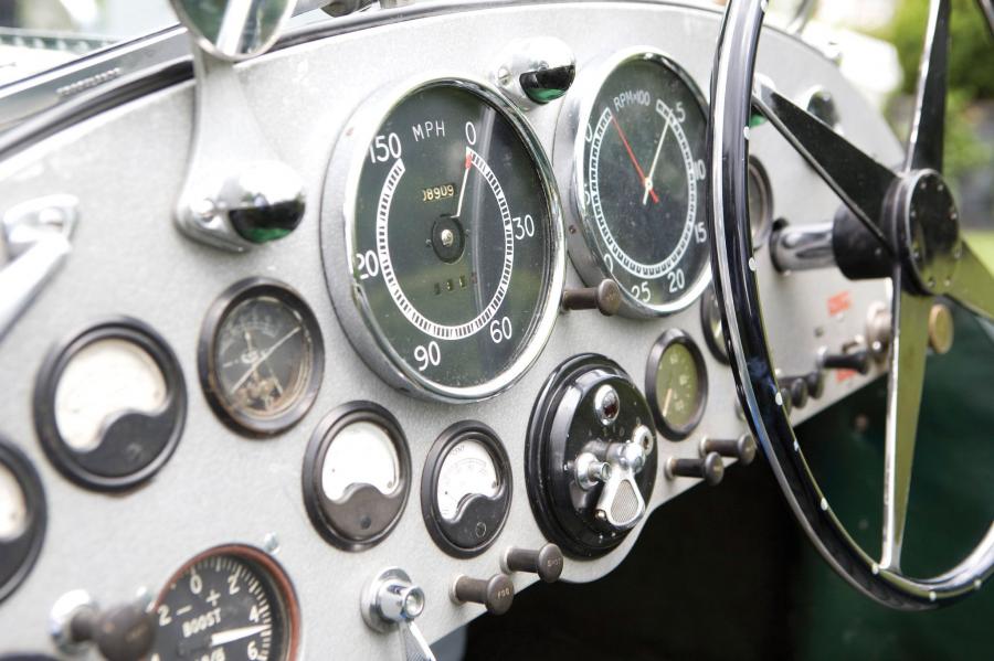 Панель приборов Bentley 3/8-Litre Sports Roadster 1924 года  (фото 4 из 8)